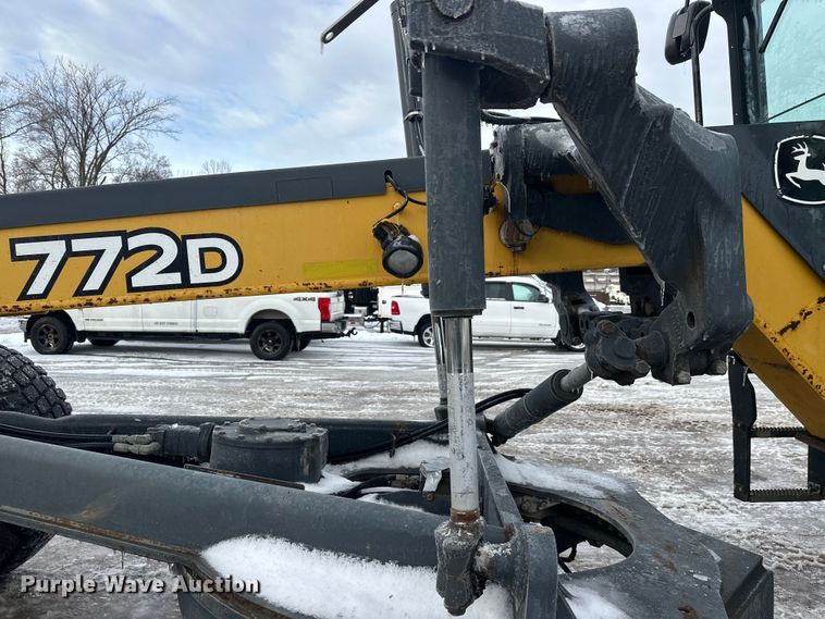 image for item DW4393 2008 John Deere 772D motor grader