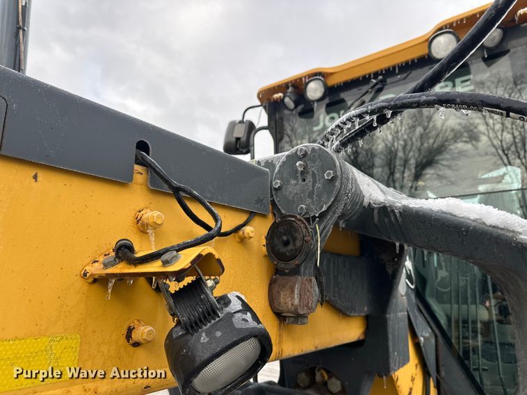 image for item DW4393 2008 John Deere 772D motor grader