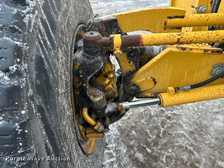 image for item DW4393 2008 John Deere 772D motor grader