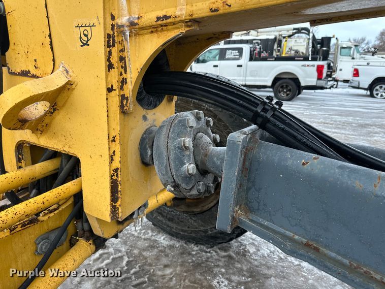 image for item DW4393 2008 John Deere 772D motor grader