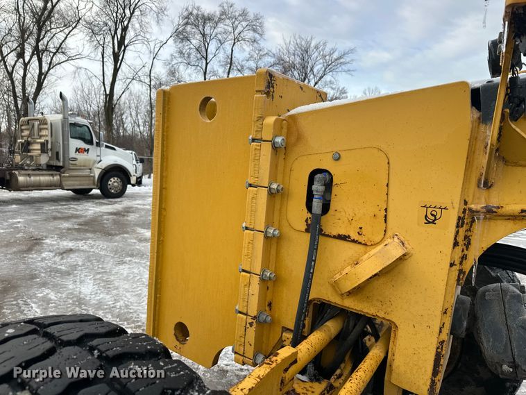 image for item DW4393 2008 John Deere 772D motor grader