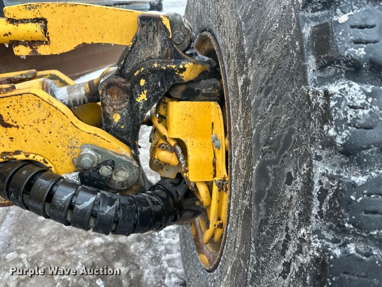 image for item DW4393 2008 John Deere 772D motor grader