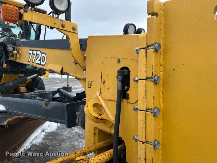 image for item DW4393 2008 John Deere 772D motor grader