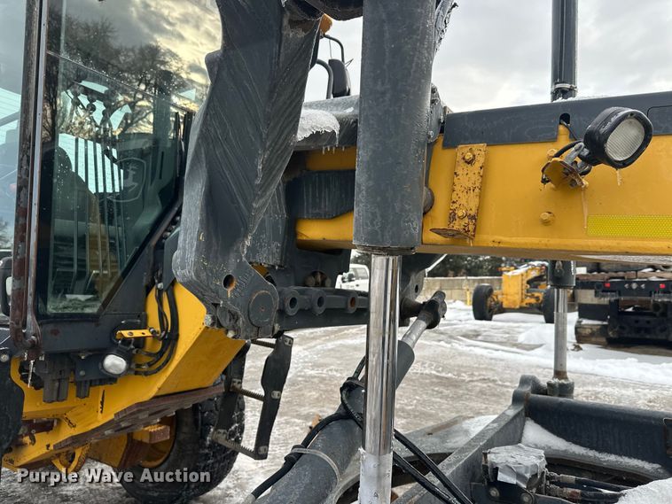 image for item DW4393 2008 John Deere 772D motor grader