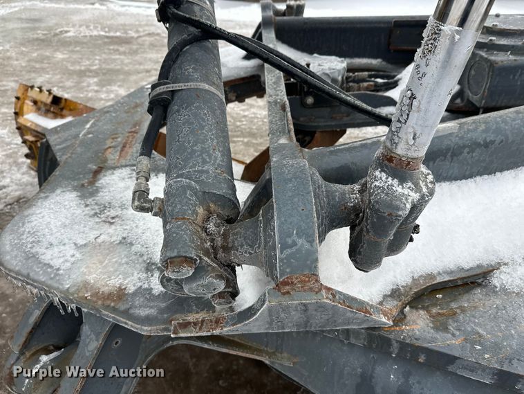 image for item DW4393 2008 John Deere 772D motor grader