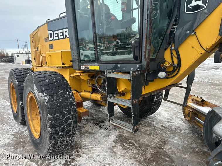 image for item DW4393 2008 John Deere 772D motor grader