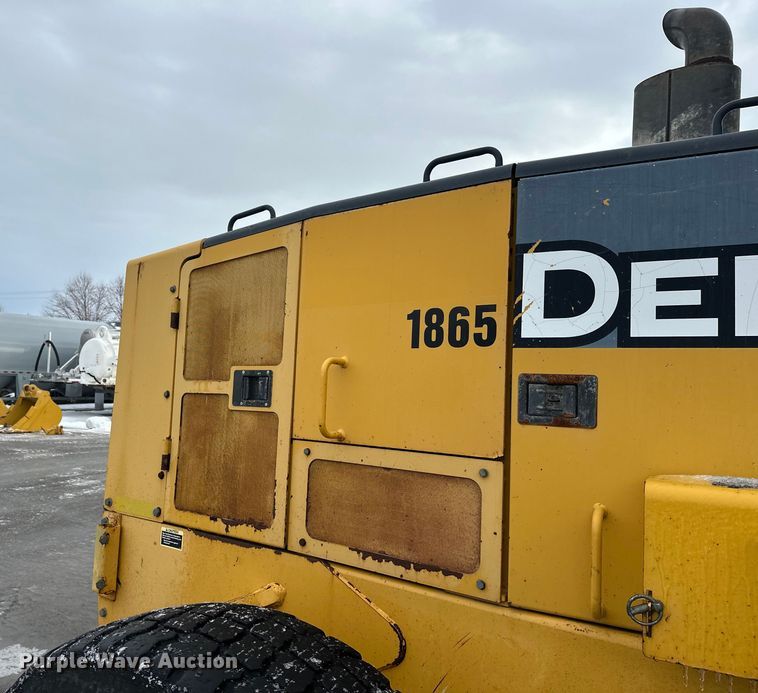 image for item DW4393 2008 John Deere 772D motor grader