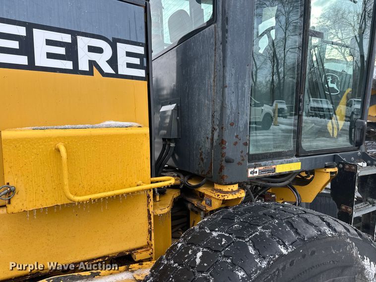 image for item DW4393 2008 John Deere 772D motor grader