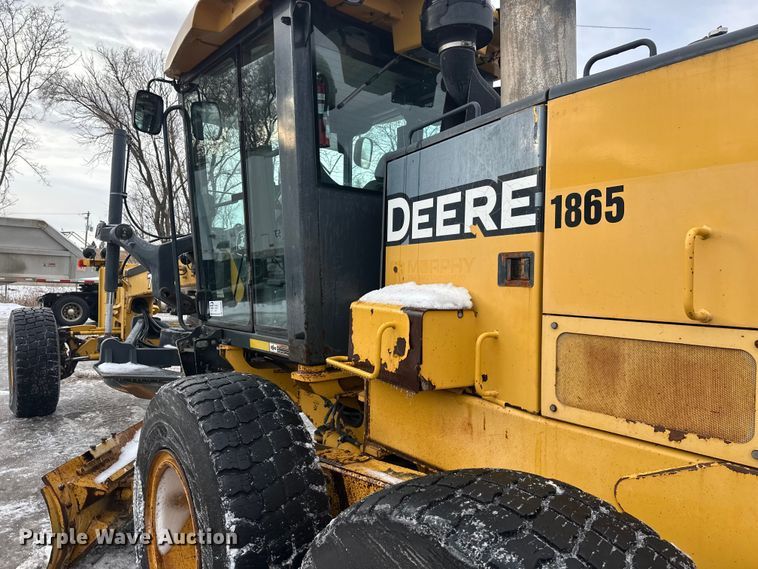 image for item DW4393 2008 John Deere 772D motor grader