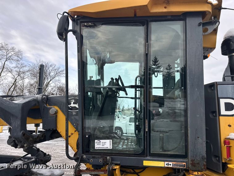 image for item DW4393 2008 John Deere 772D motor grader