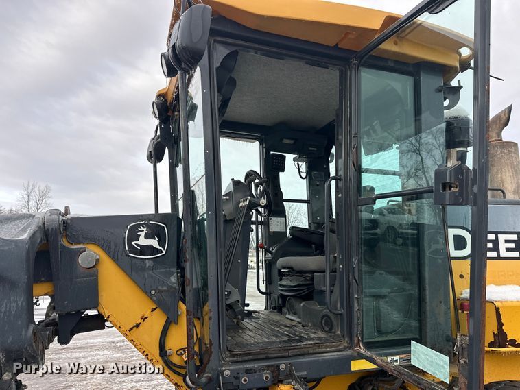 image for item DW4393 2008 John Deere 772D motor grader