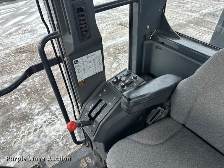 image for item DW4393 2008 John Deere 772D motor grader