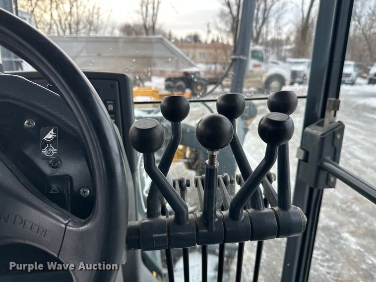 image for item DW4393 2008 John Deere 772D motor grader