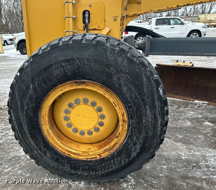 image for item DW4393 2008 John Deere 772D motor grader