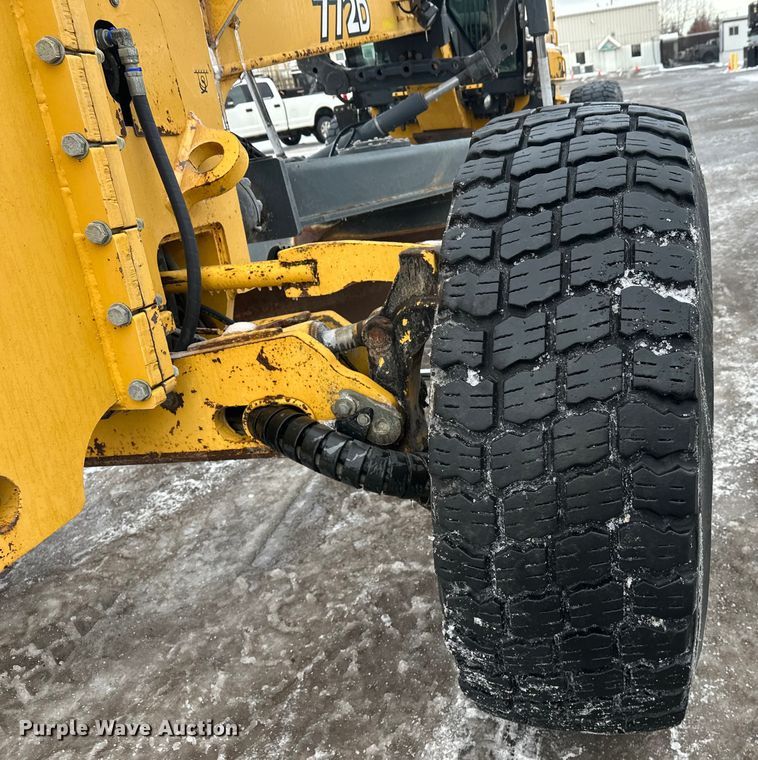 image for item DW4393 2008 John Deere 772D motor grader