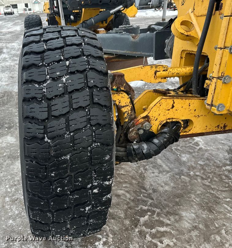 image for item DW4393 2008 John Deere 772D motor grader