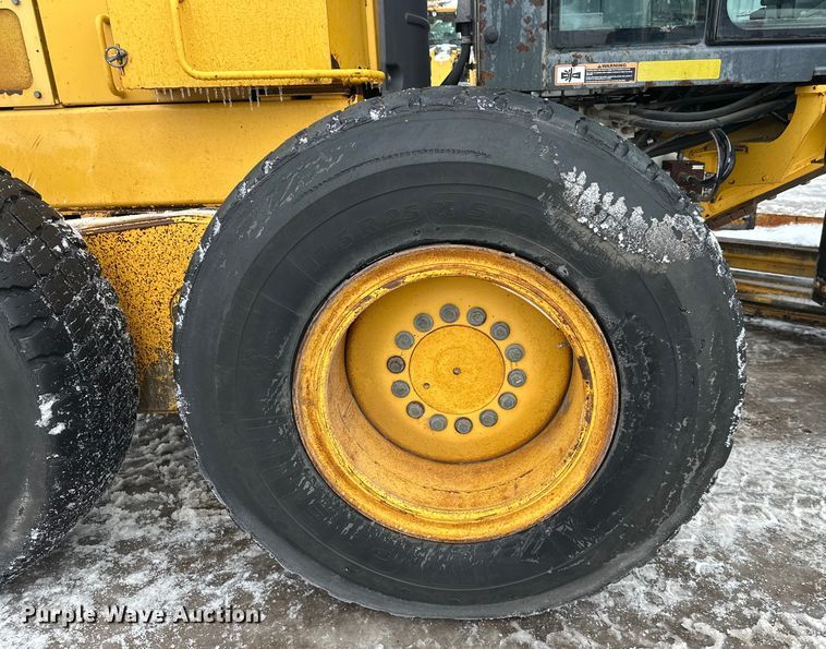 image for item DW4393 2008 John Deere 772D motor grader