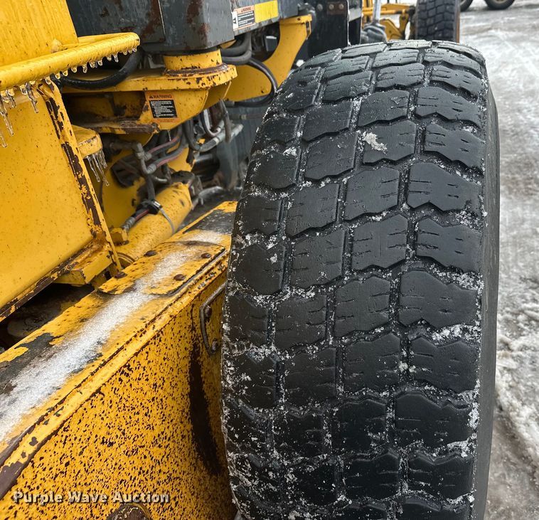 image for item DW4393 2008 John Deere 772D motor grader