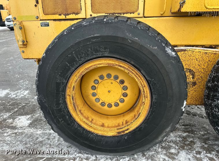 image for item DW4393 2008 John Deere 772D motor grader