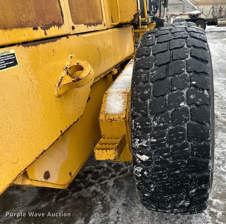 image for item DW4393 2008 John Deere 772D motor grader