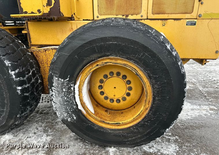 image for item DW4393 2008 John Deere 772D motor grader