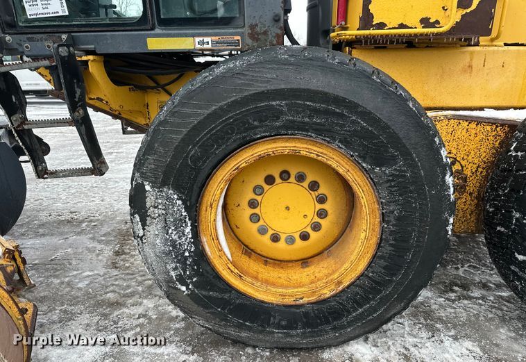 image for item DW4393 2008 John Deere 772D motor grader