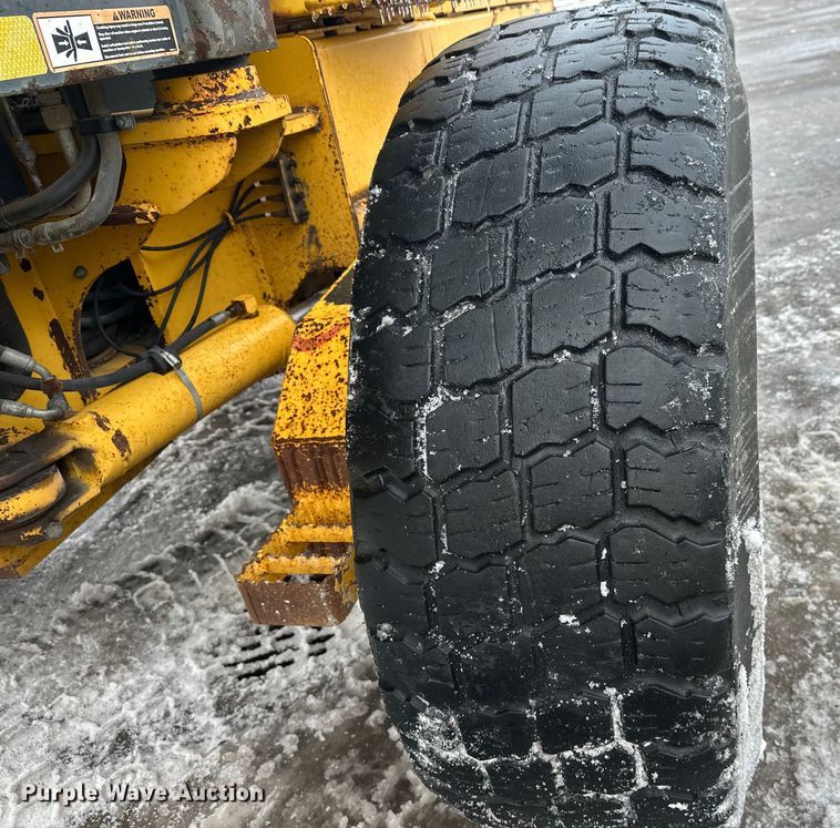 image for item DW4393 2008 John Deere 772D motor grader