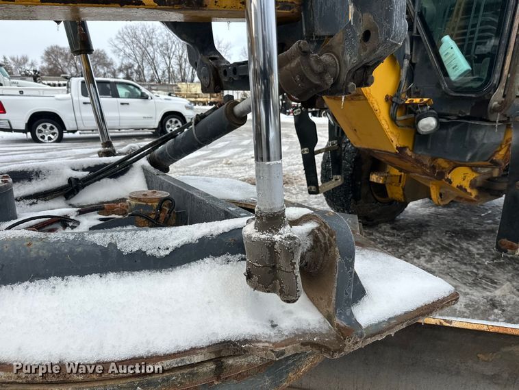 image for item DW4394 2007 John Deere 772D motor grader