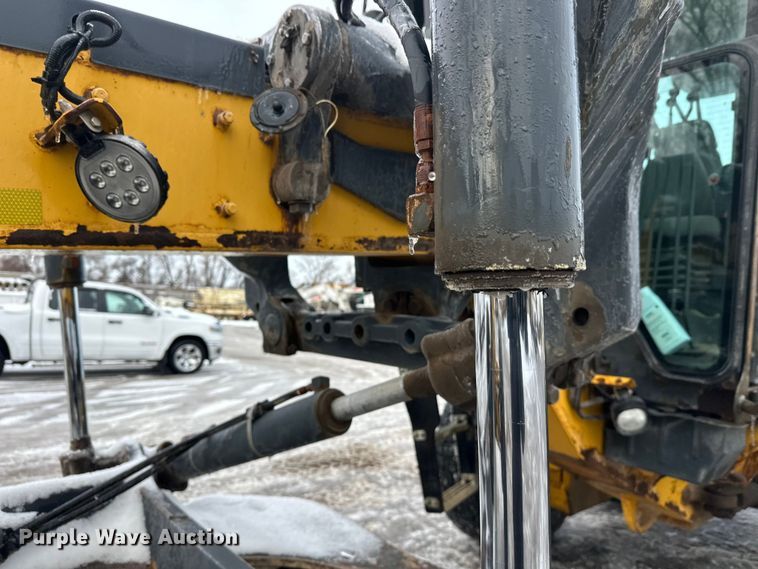 image for item DW4394 2007 John Deere 772D motor grader