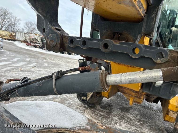 image for item DW4394 2007 John Deere 772D motor grader