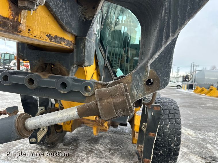 image for item DW4394 2007 John Deere 772D motor grader