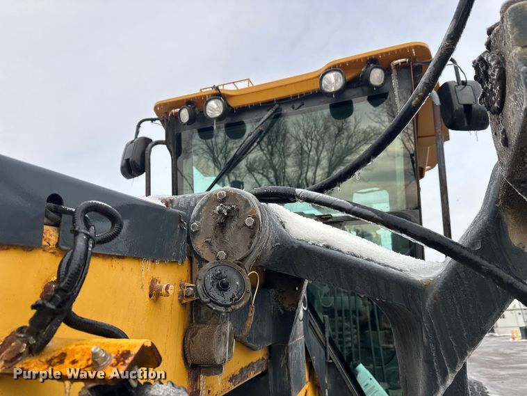 image for item DW4394 2007 John Deere 772D motor grader