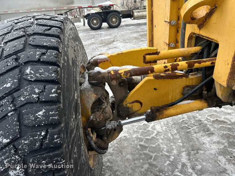 image for item DW4394 2007 John Deere 772D motor grader