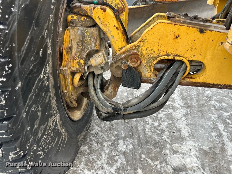 image for item DW4394 2007 John Deere 772D motor grader