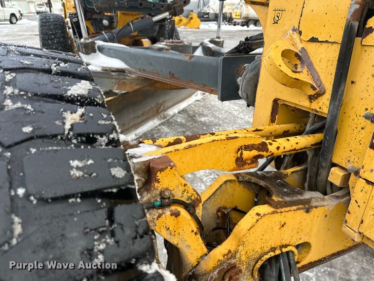 image for item DW4394 2007 John Deere 772D motor grader