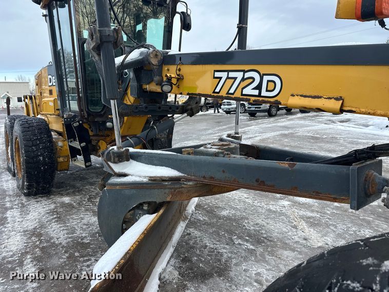 image for item DW4394 2007 John Deere 772D motor grader