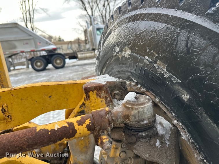 image for item DW4394 2007 John Deere 772D motor grader