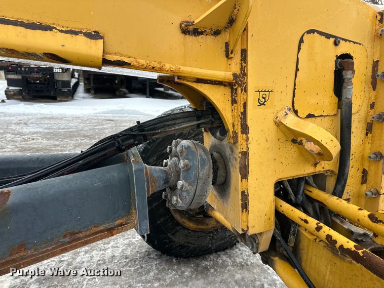 image for item DW4394 2007 John Deere 772D motor grader