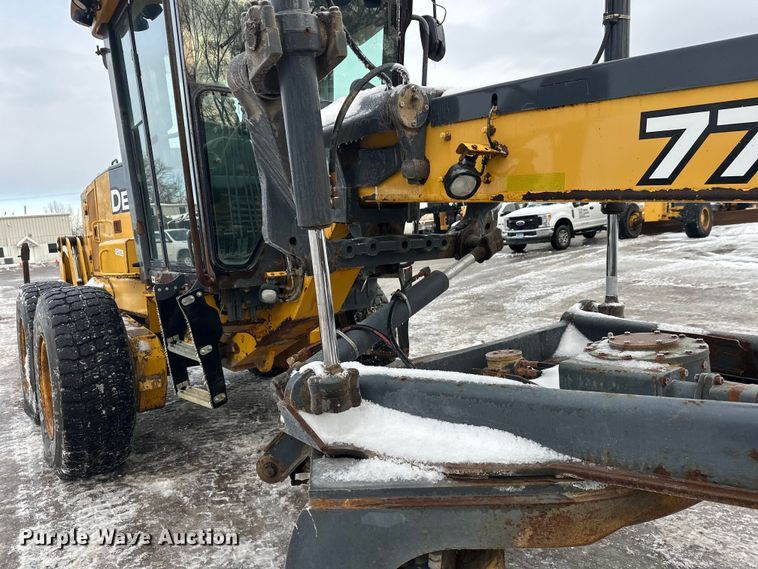 image for item DW4394 2007 John Deere 772D motor grader