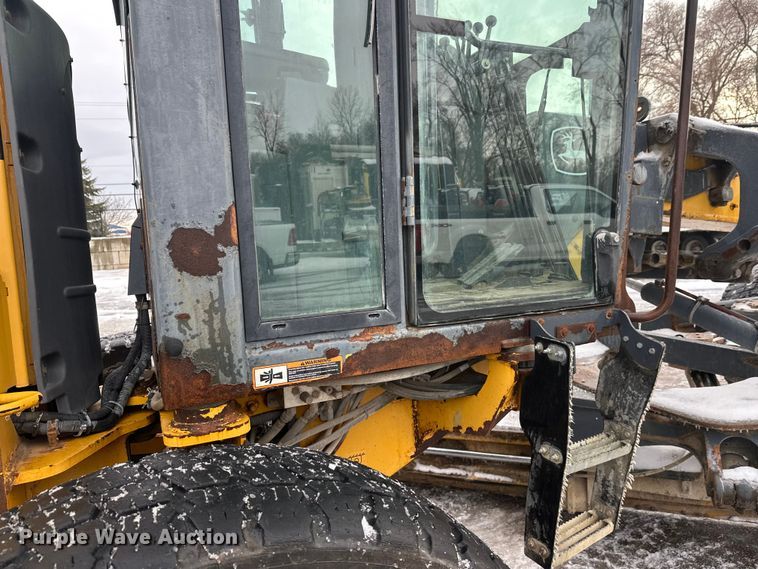 image for item DW4394 2007 John Deere 772D motor grader