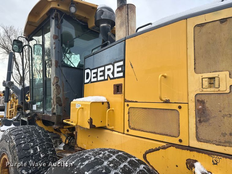 image for item DW4394 2007 John Deere 772D motor grader