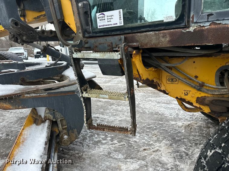 image for item DW4394 2007 John Deere 772D motor grader