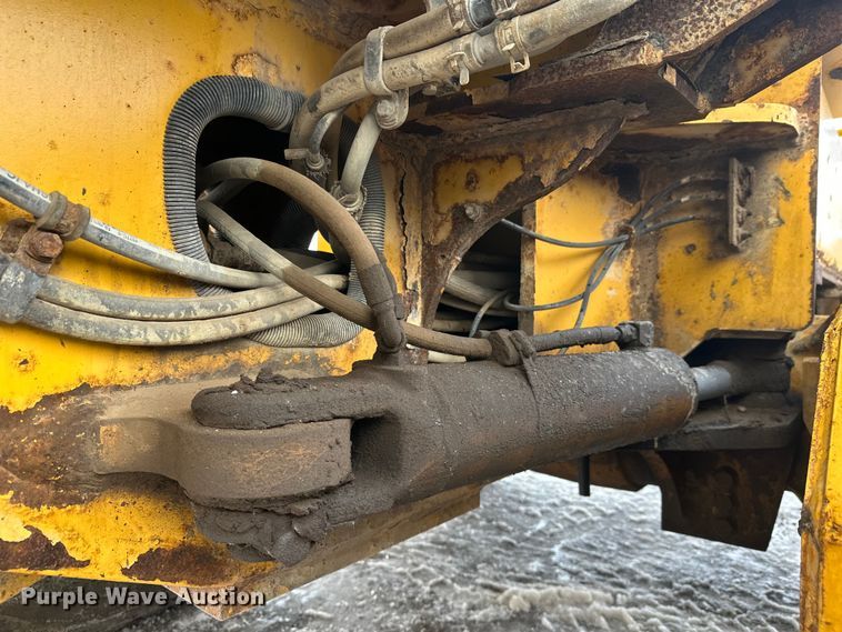 image for item DW4394 2007 John Deere 772D motor grader