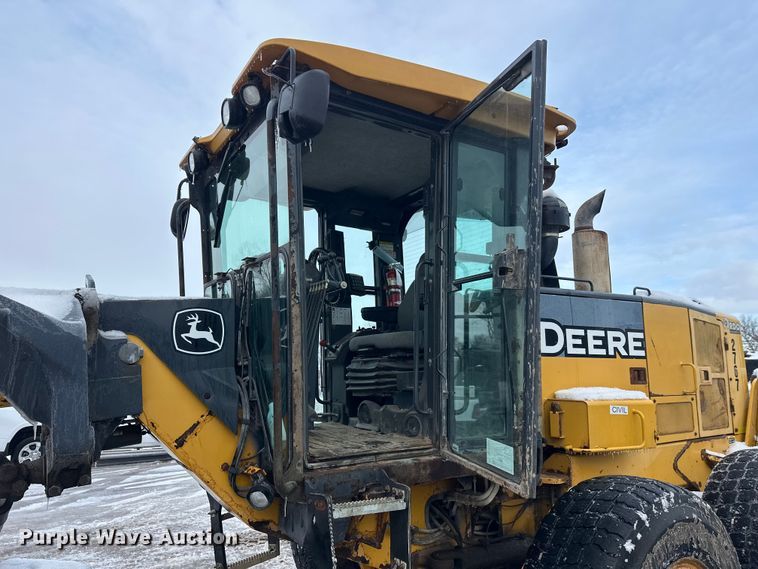 image for item DW4394 2007 John Deere 772D motor grader