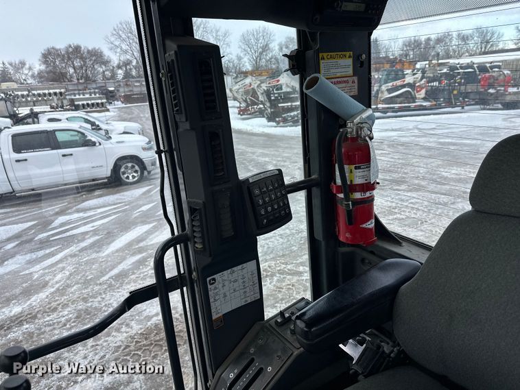 image for item DW4394 2007 John Deere 772D motor grader