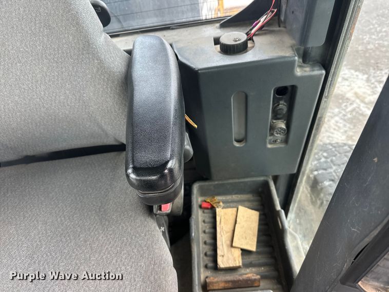 image for item DW4394 2007 John Deere 772D motor grader