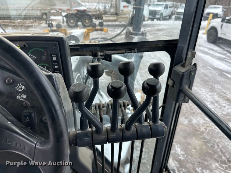 image for item DW4394 2007 John Deere 772D motor grader