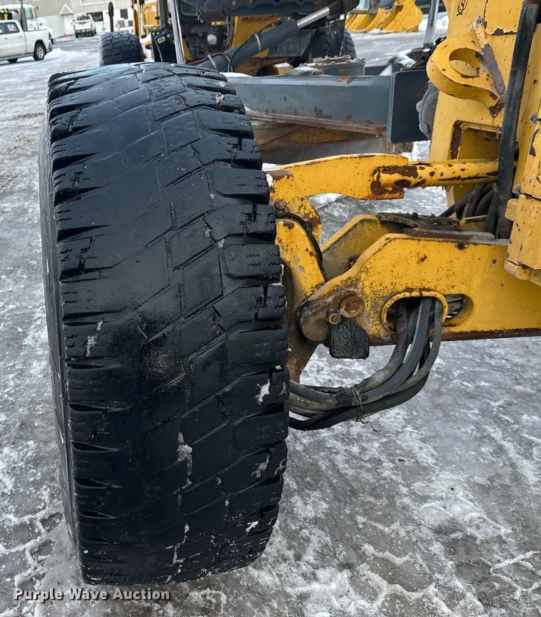 image for item DW4394 2007 John Deere 772D motor grader