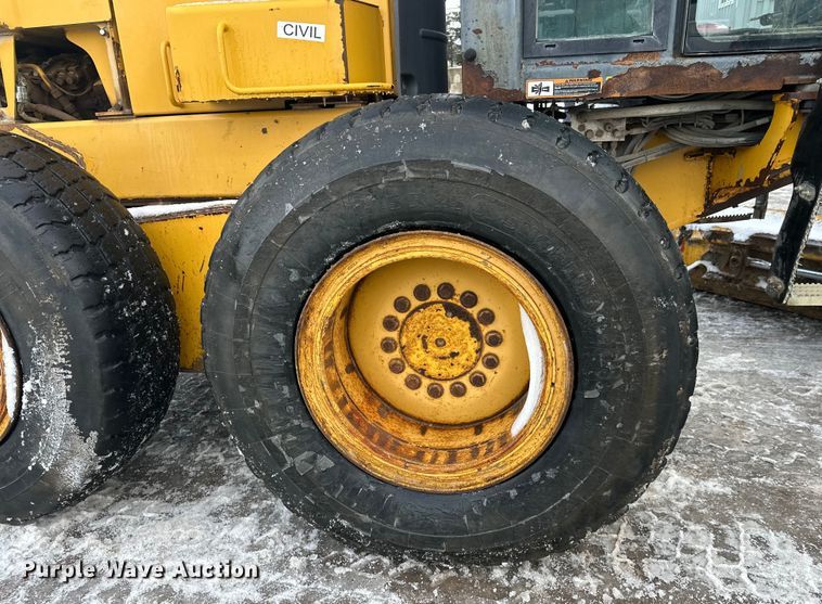 image for item DW4394 2007 John Deere 772D motor grader