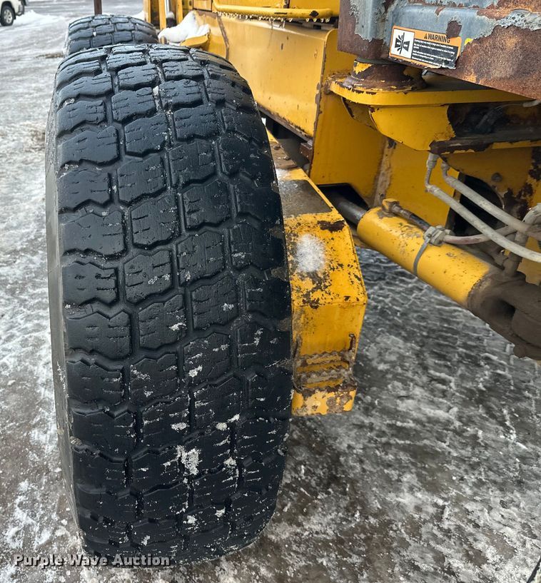 image for item DW4394 2007 John Deere 772D motor grader